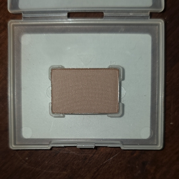(J52) Mary Kay Hazelnut Mineral Eye Color - Picture 2 of 3